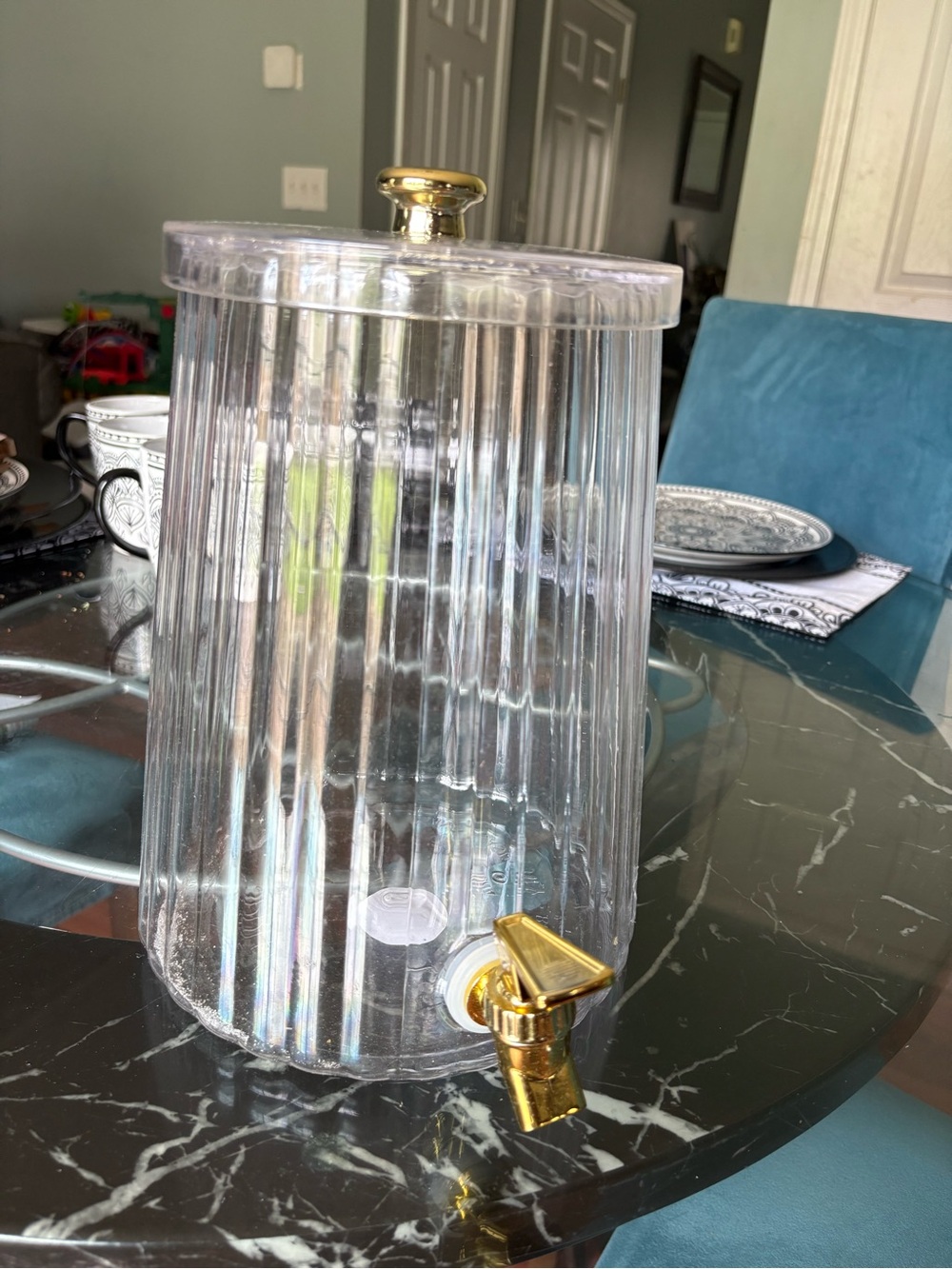 1.5 Gallon Ribbed Beverage Dispenser w/ Gold Spigot & Lid Clear Drink Server